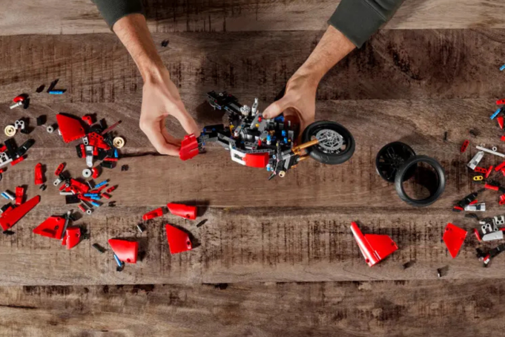 Une bécane miniature au top : la LEGO Technique Ducati Panigale V4 S