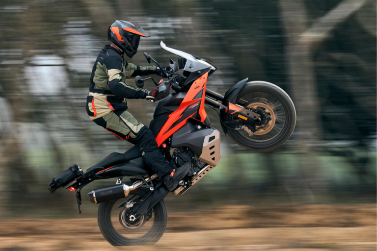 KTM 790 Adventure 2025 : la bécane qui pousse le confort et la précision