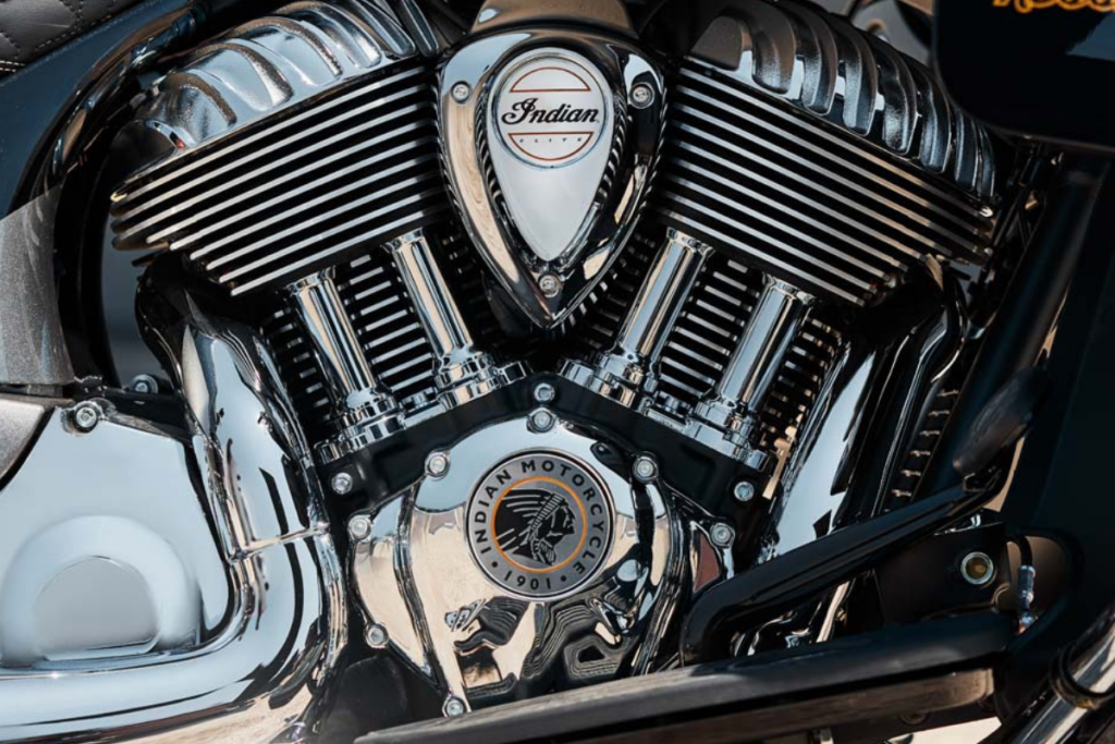 Indian frappe fort avec sa Roadmaster Elite 2025, une moto pas comme les autres