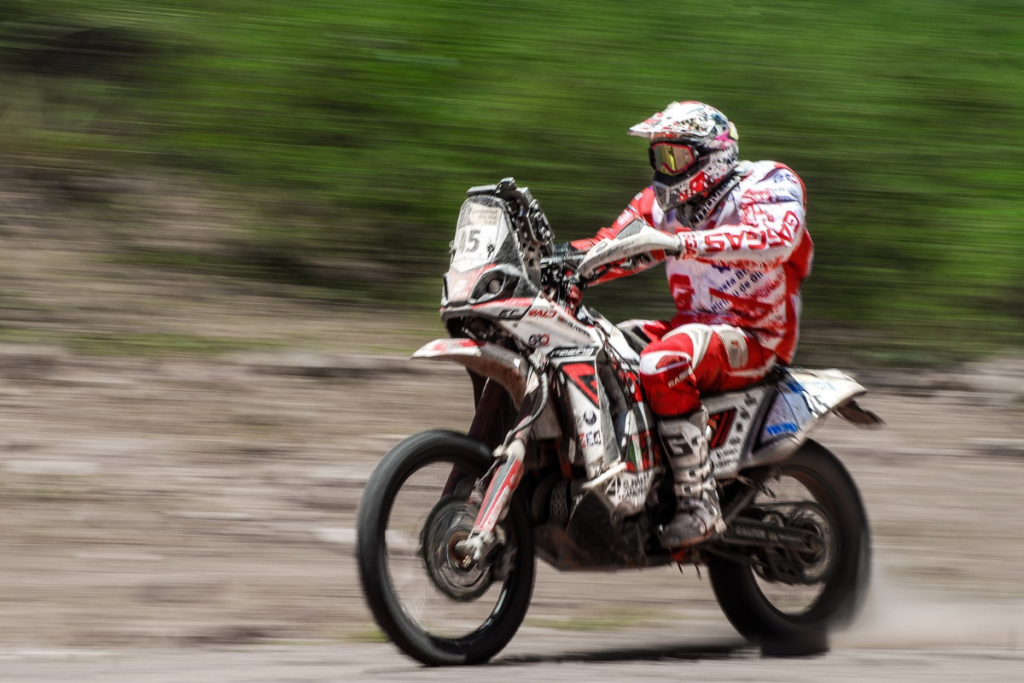 Le défi ultime de Julien Dalbec : Le Dakar 2025 et son film inédit