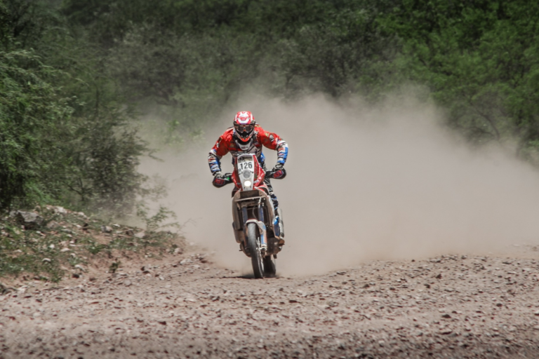 Le défi ultime de Julien Dalbec : Le Dakar 2025 et son film inédit