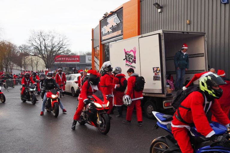 peres noel motards reims defile