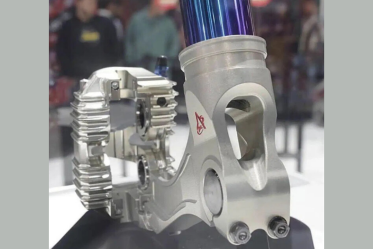 Technologie moto : Une fusion fourche/étrier pour des freinages d'exception
