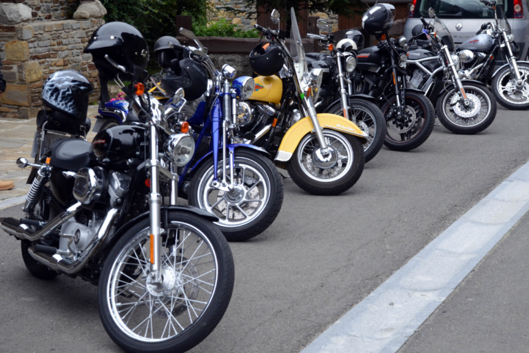 Motos, scooters et crise