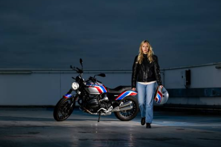 BMW R 12 Julie Wood