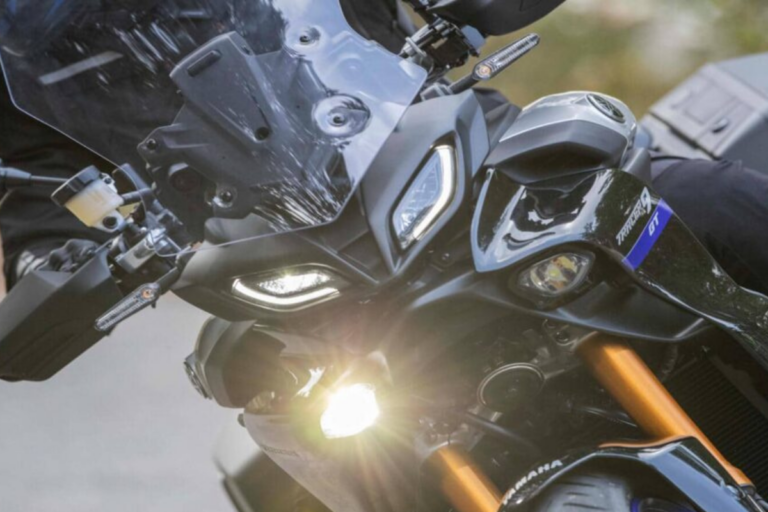 Feux intelligents Yamaha Tracer 9 GT
