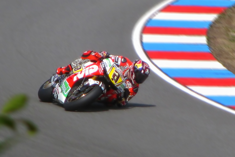 motogp grosclash entre aprilia michelin
