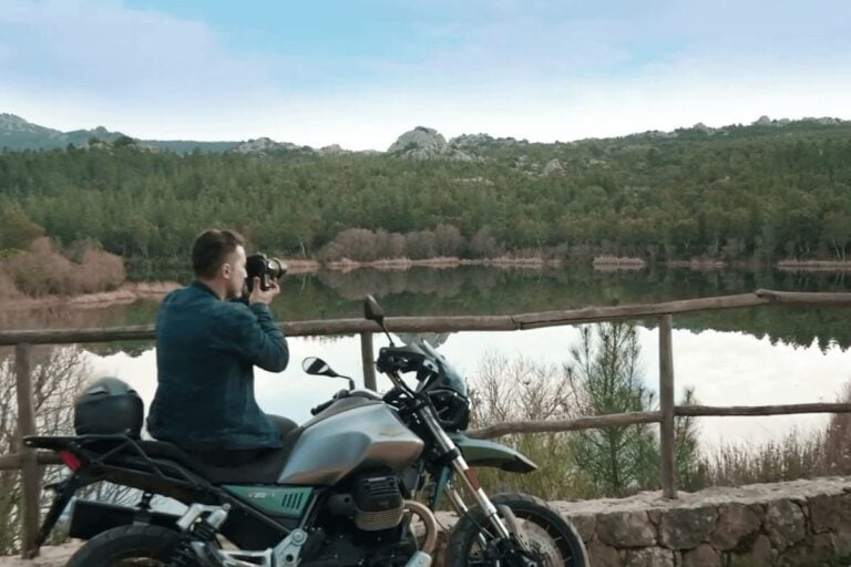 48 heures au guidon de cette Moto Guzzi et je veux plus la lâcher !