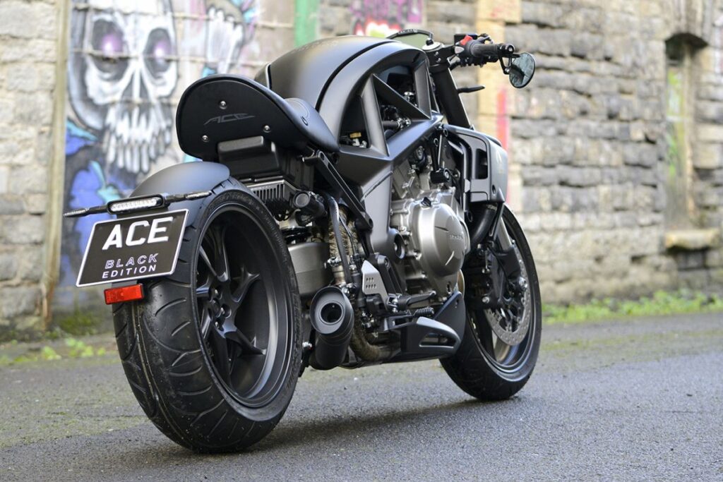 Ariel Ace - Black Edition face arrière