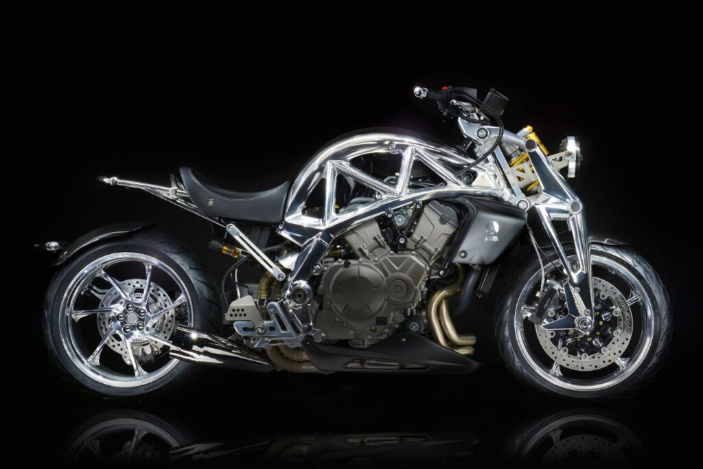 Ariel Ace - Iron horse vue sur son flanc