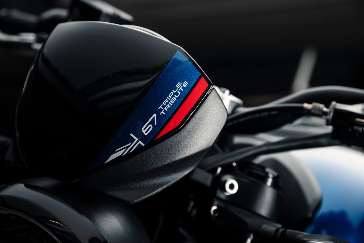 Cette édition spéciale de la Triumph Trident sent la gomme chaude et le métal brut