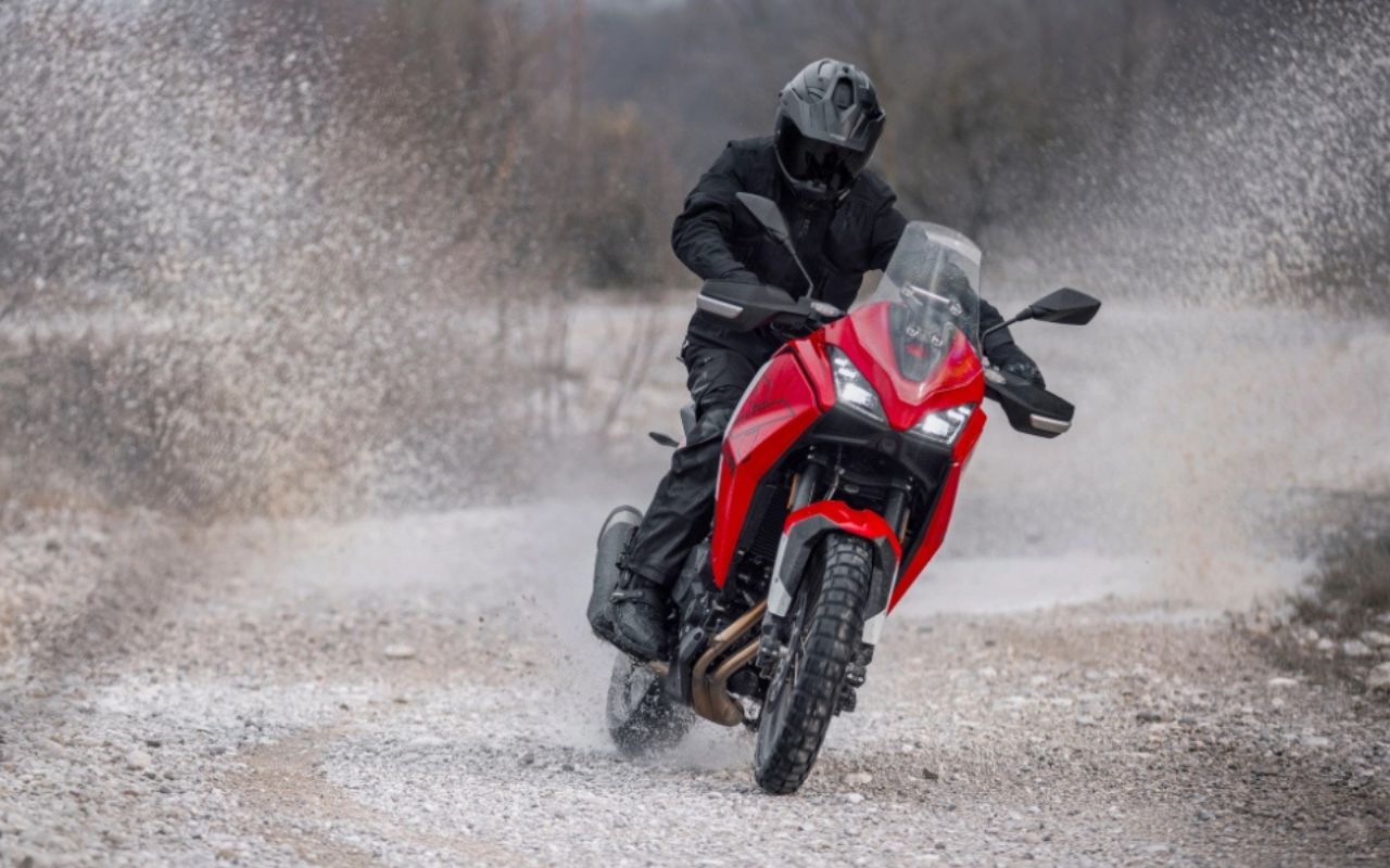 Faut-il craquer pour la Morini X-Cape 700 Analyse d’un trail pas comme les autres