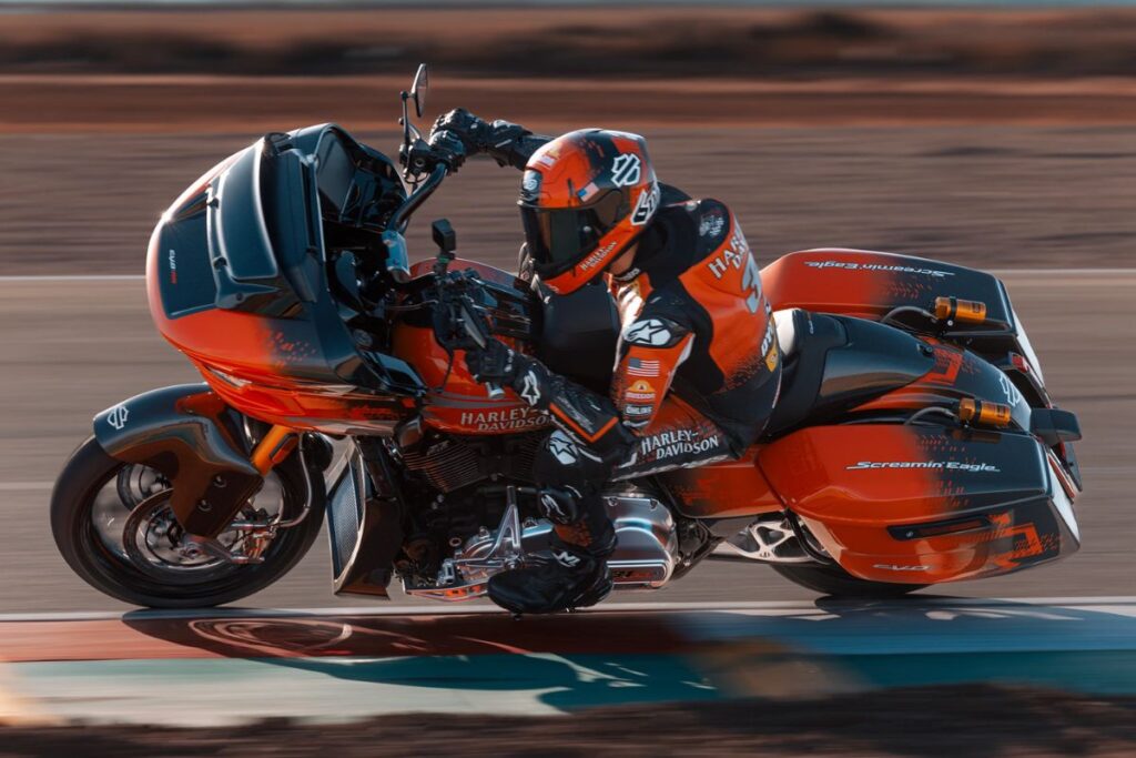 Harley Davidson - CVO Road Glide RR - pas de quoi mettre un genou à terre