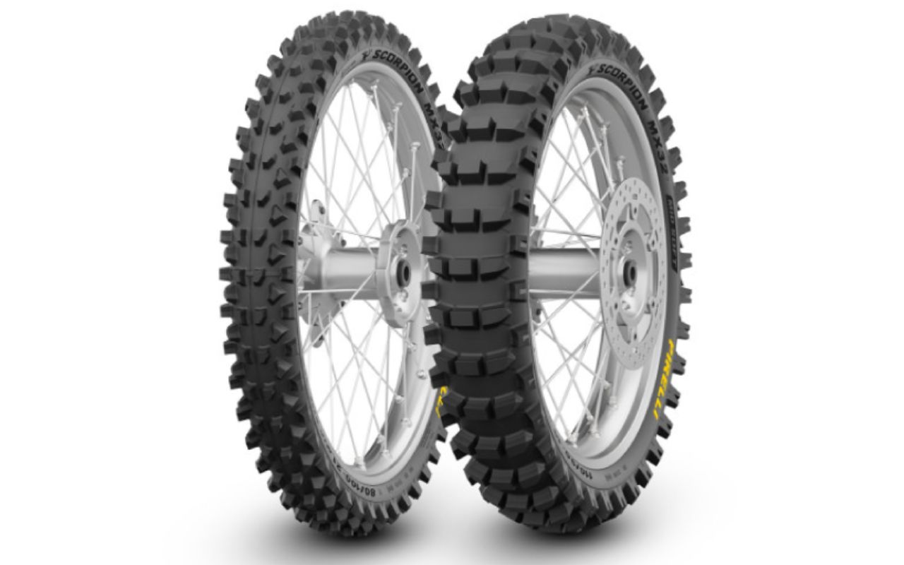 Le nouveau pneu motocross SCORPION MX32 MID SOFT de Pirelli fait trembler les pistes test complet