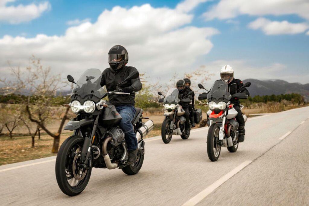 moto guzzi les 3 versions de la v85 (image d'illustration)