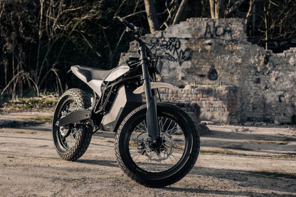 Trevor Motorcycles DTRe Vince un contexte urbain destructuré