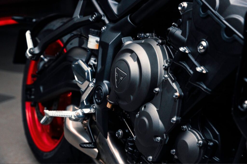 Triumph Trident Triple Tribute le point central
