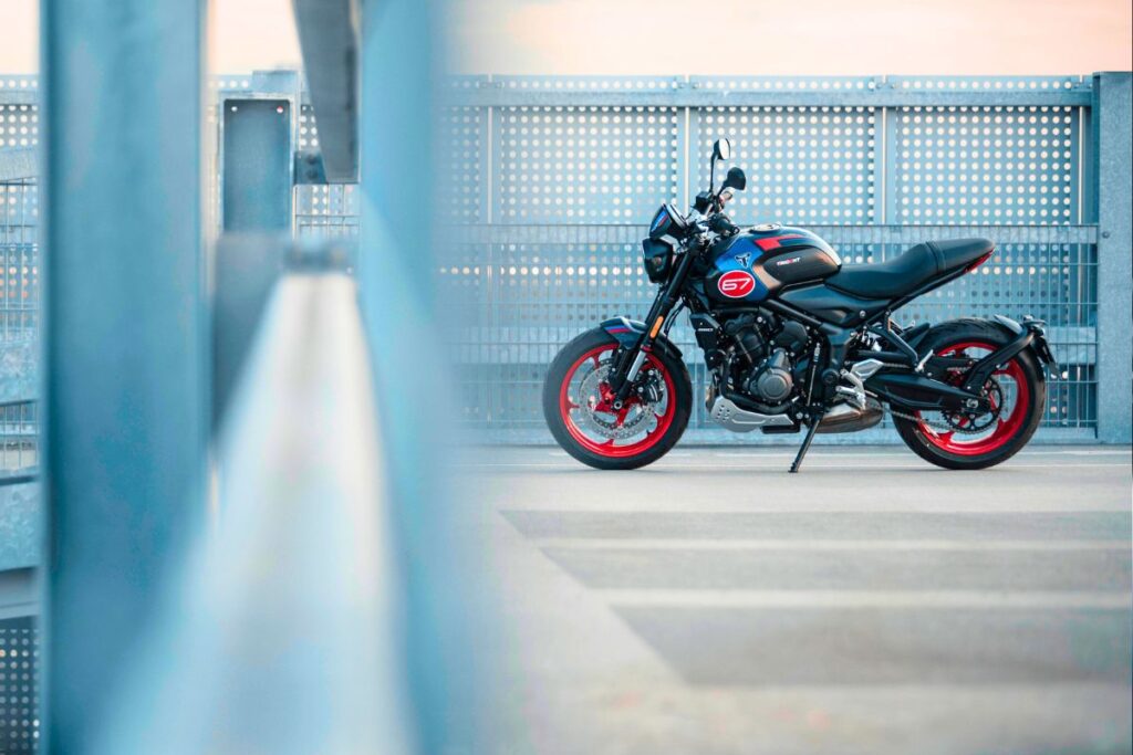 Triumph Trident Triple Tribute sur les toits