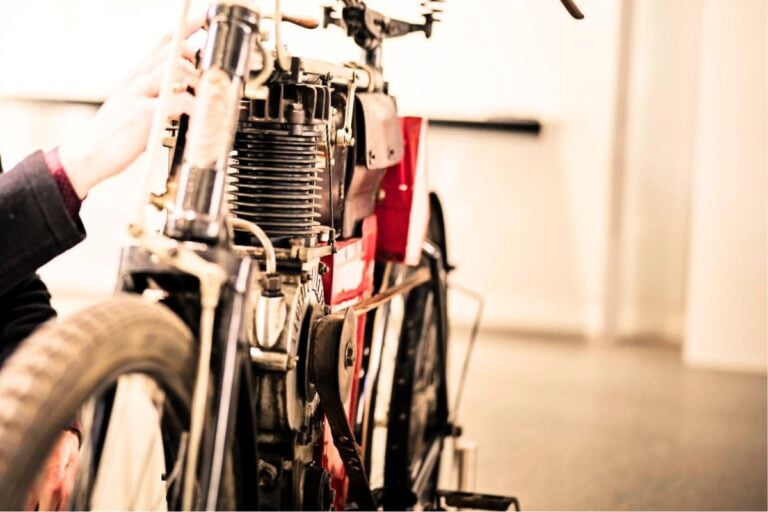 Un siècle après sa disparition, la marque Laurin & Klement renaît dans une moto unique