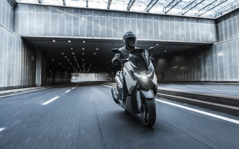 Yamaha décroche encore un prix avec ce scooter 125 premium abordable et connecté