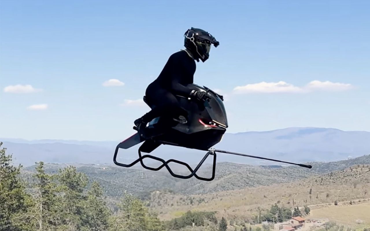 Airbike Volonaut Cette moto sans roues ni ailes vole à 200 kmh et décolle à la verticale