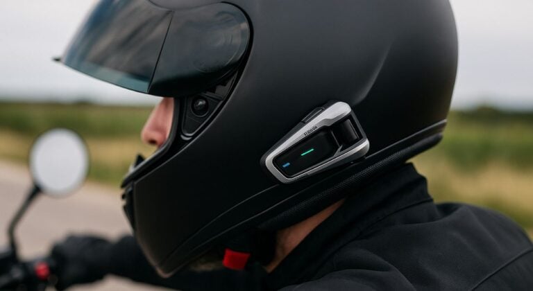 Cardo, Sena, Lexin … Le comparatif des intercoms moto les plus fiables de 2025