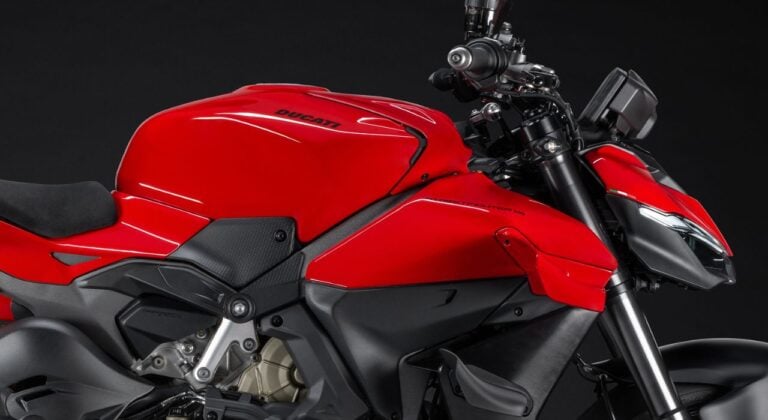 Ducati Streetfighter V4 S 2025 205 chevaux pour dompter la route et la piste