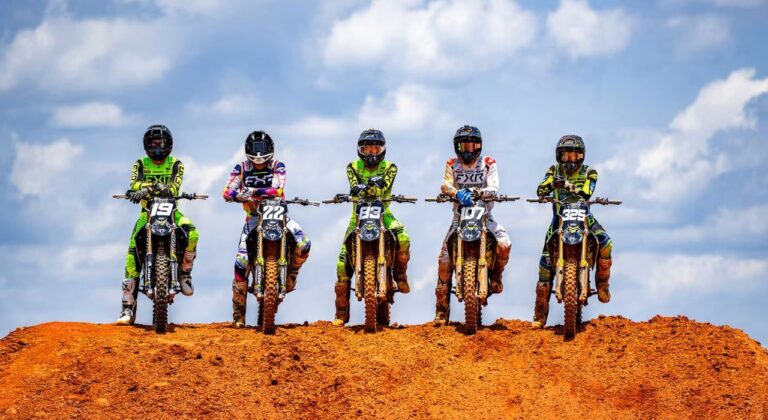 Pro Motocross 2025 Triumph aligne un quatuor de choc pour dompter la saison