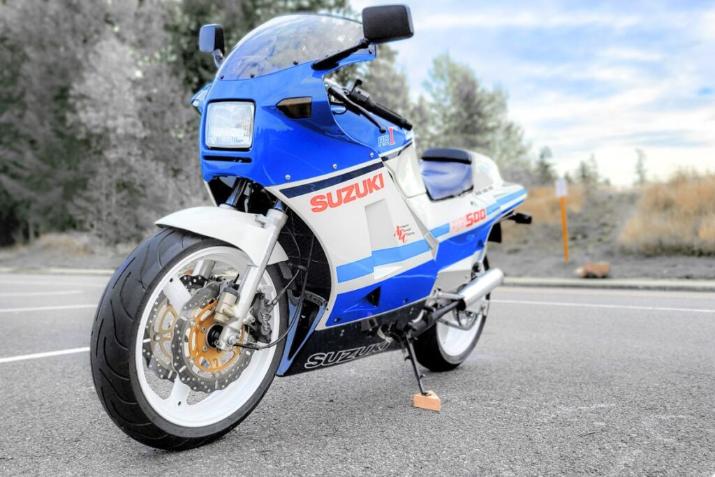 Suzuki RG500 Gamma - racée - crédit image iconicmotorbikeauctions