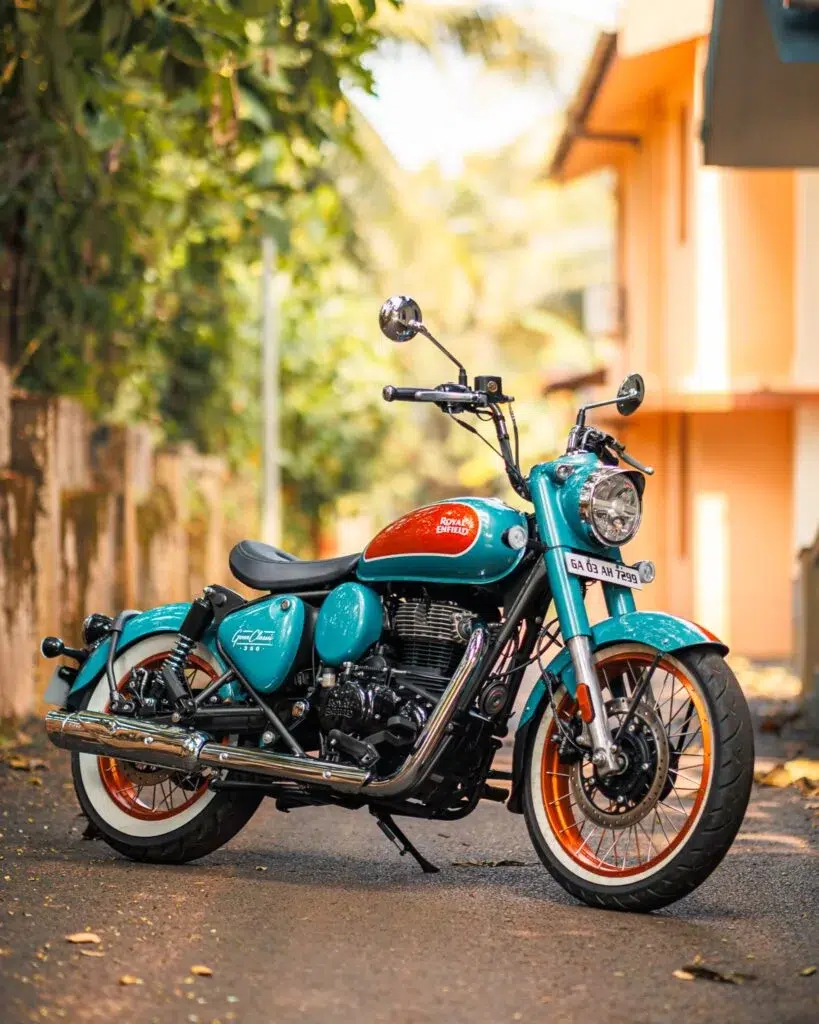 avec un prix surprenant sous les 5000 €, royal enfield sort une 350 au look vintage irrésistible 11