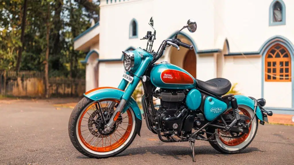 avec un prix surprenant sous les 5000 €, royal enfield sort une 350 au look vintage irrésistible 13
