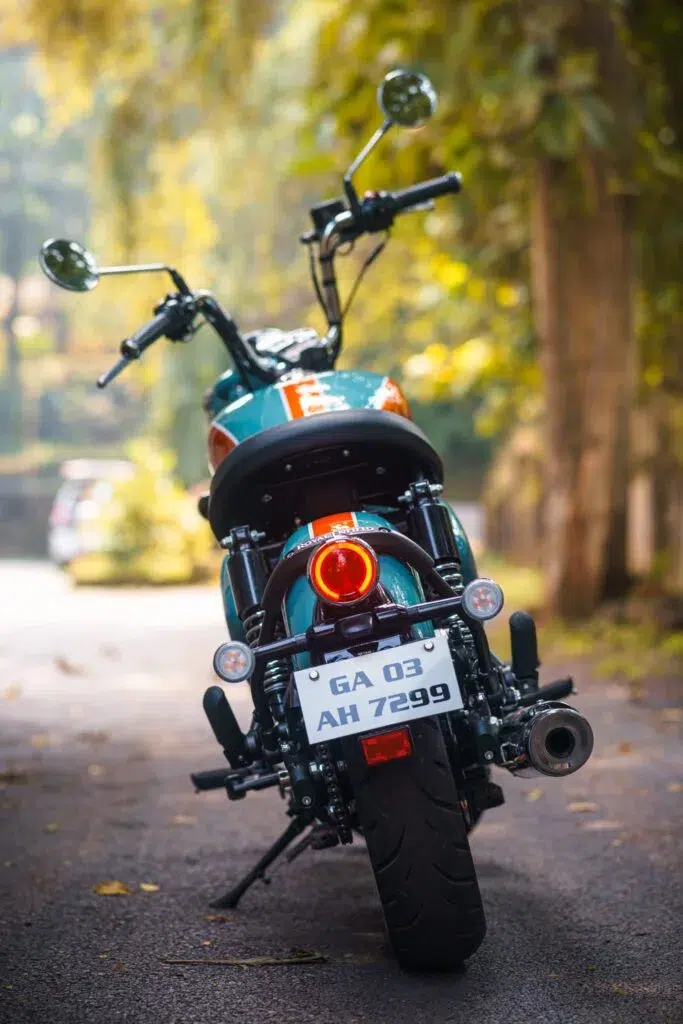 avec un prix surprenant sous les 5000 €, royal enfield sort une 350 au look vintage irrésistible 15