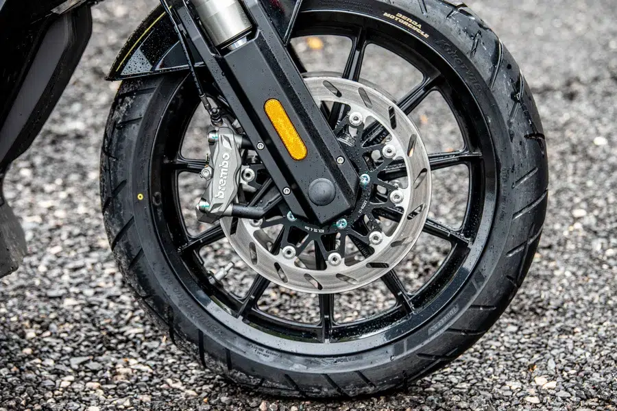 benda lfc 700 le cruiser quatre cylindres en ligne que personne n’attendait 4