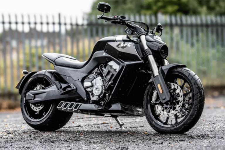 benda lfc 700 le cruiser quatre cylindres en ligne que personne n’attendait