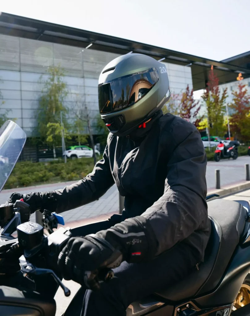ce casque high tech vous donne une vision de pilote de chasse sur la route 2