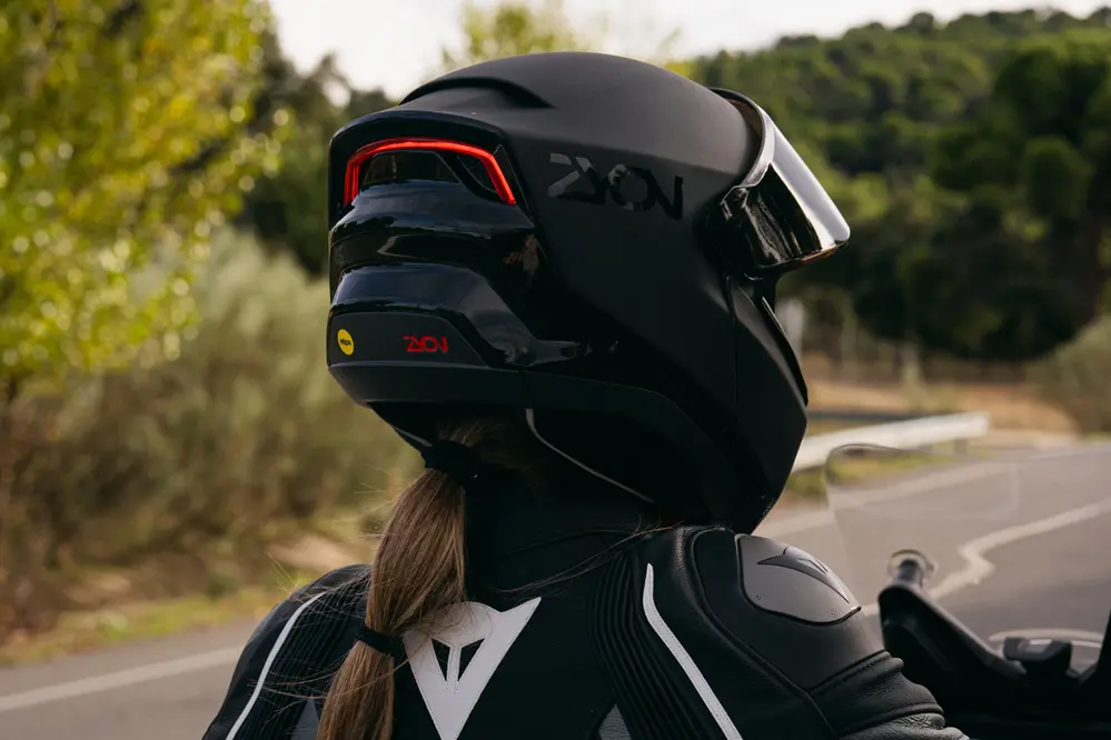 ce casque high tech vous donne une vision de pilote de chasse sur la route 6
