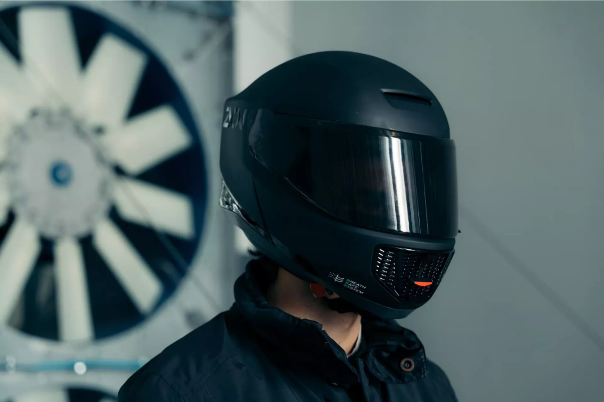 ce casque high tech vous donne une vision de pilote de chasse sur la route
