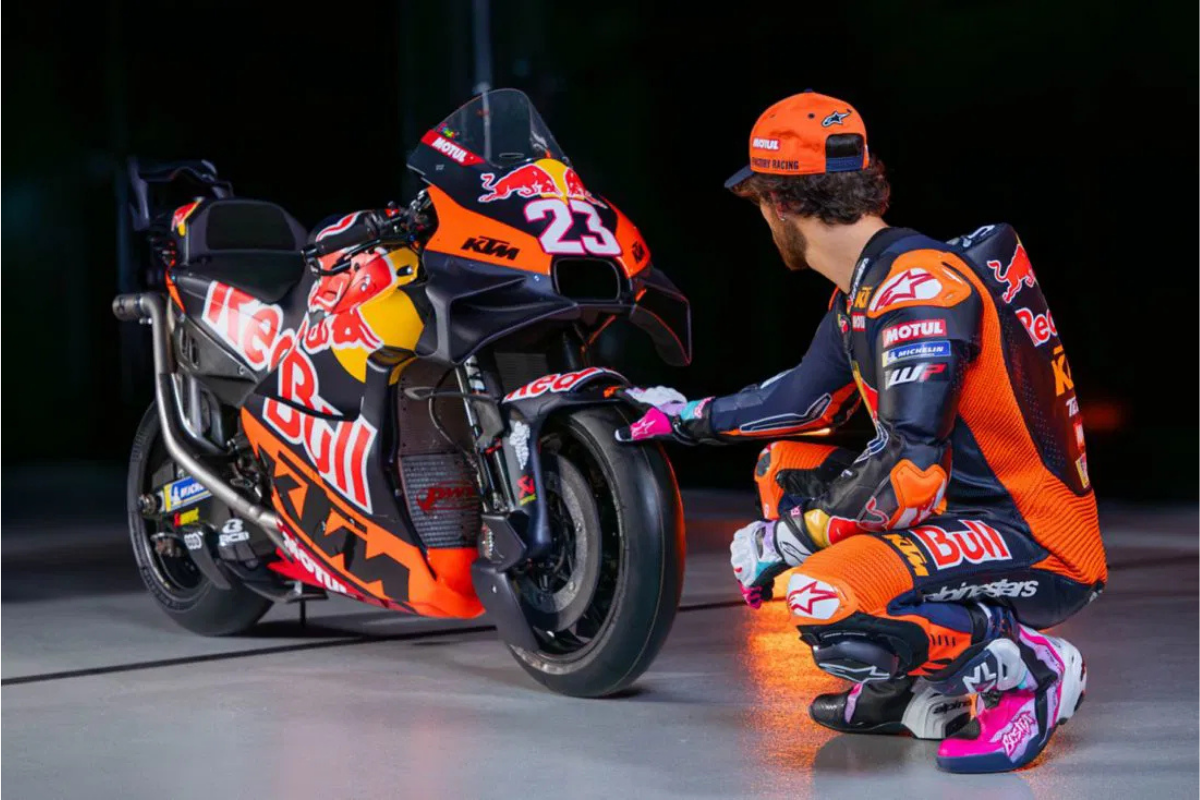 ce passionné recrée une ktm de grand prix à partir d’un modèle de série du génie à l’état brut