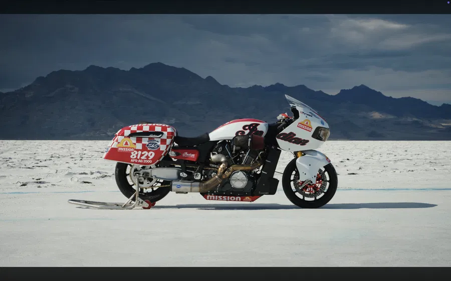 cette indian frôle les 320 kmh et frôle la gloire du record mythique de bonneville 4