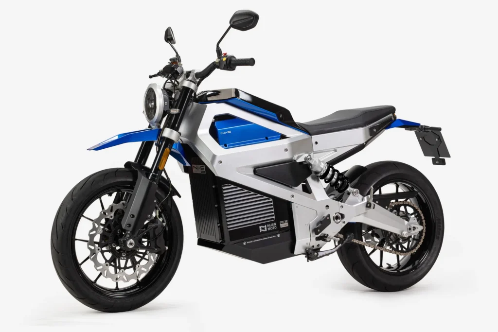 cette moto électrique vietnamienne est simple et ressemble à une vieille naked classique sauf que son prix n’est que de 6 500 euros 16
