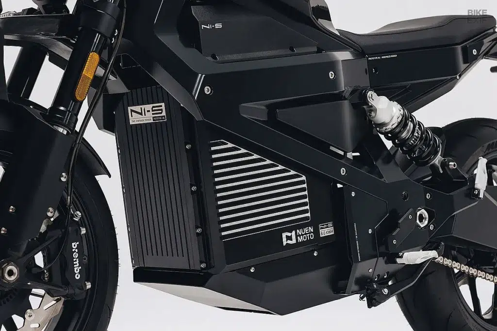 cette moto électrique vietnamienne est simple et ressemble à une vieille naked classique sauf que son prix n’est que de 6 500 euros 20