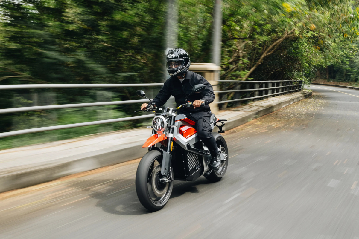 cette moto électrique vietnamienne est simple et ressemble à une vieille naked classique sauf que son prix n’est que de 6 500 euros