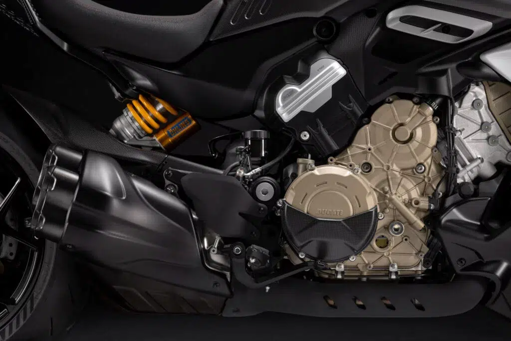 cette nouvelle diavel est si radicale qu’elle fait passer les autres ducati pour des scooters 23