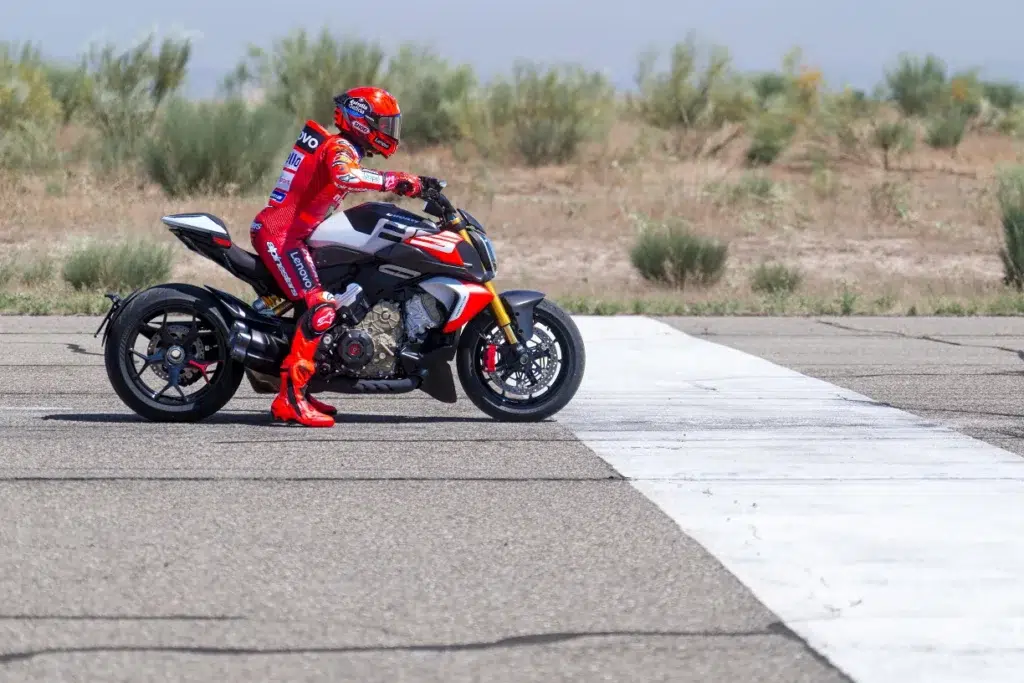 ducati diavel v4 rs 2026 le muscle cruiser qui passe de 0 à 100 kmh en 2,5 secondes 17
