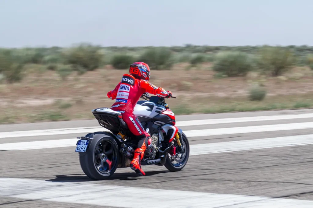 ducati diavel v4 rs 2026 le muscle cruiser qui passe de 0 à 100 kmh en 2,5 secondes 18