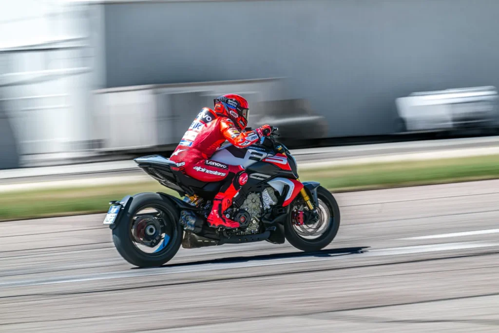 ducati diavel v4 rs 2026 le muscle cruiser qui passe de 0 à 100 kmh en 2,5 secondes 19