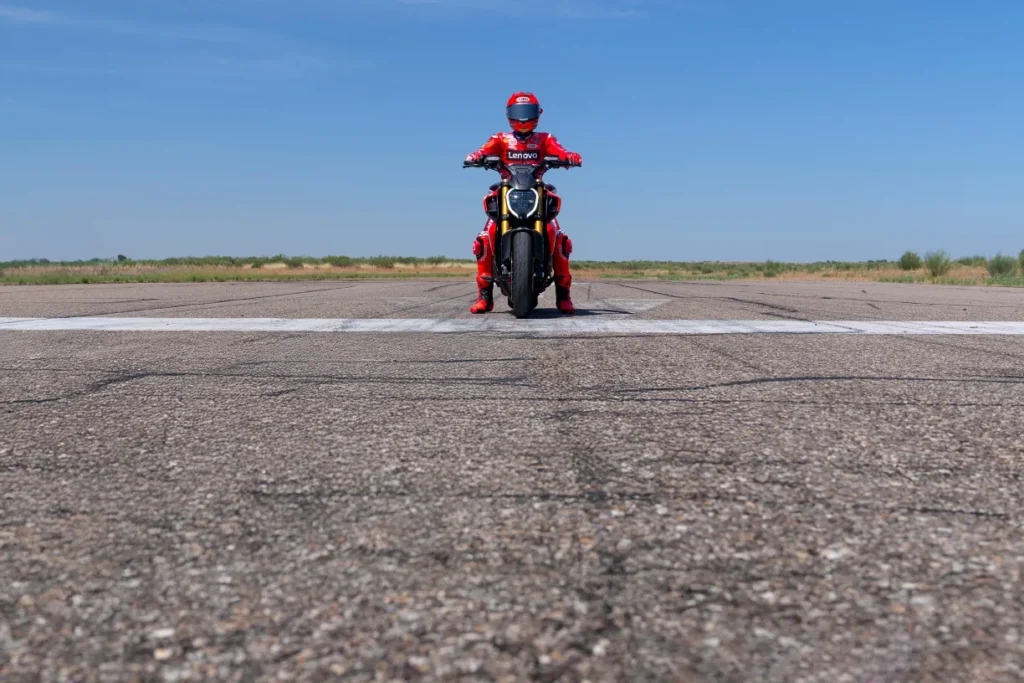 ducati diavel v4 rs 2026 le muscle cruiser qui passe de 0 à 100 kmh en 2,5 secondes 21