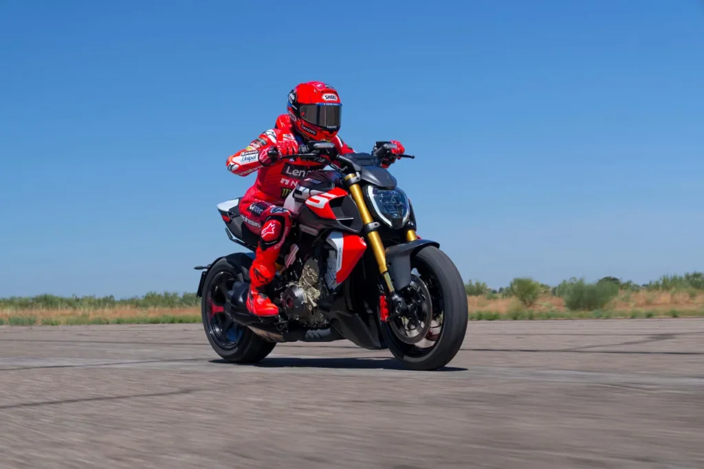 ducati diavel v4 rs 2026 le muscle cruiser qui passe de 0 à 100 kmh en 2,5 secondes 22