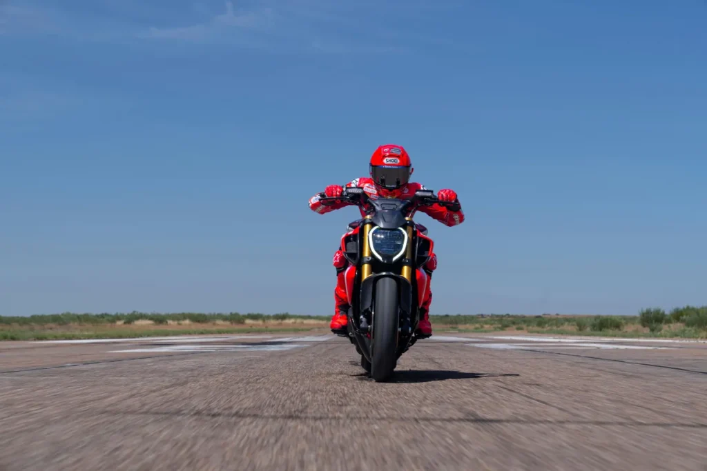 ducati diavel v4 rs 2026 le muscle cruiser qui passe de 0 à 100 kmh en 2,5 secondes 23