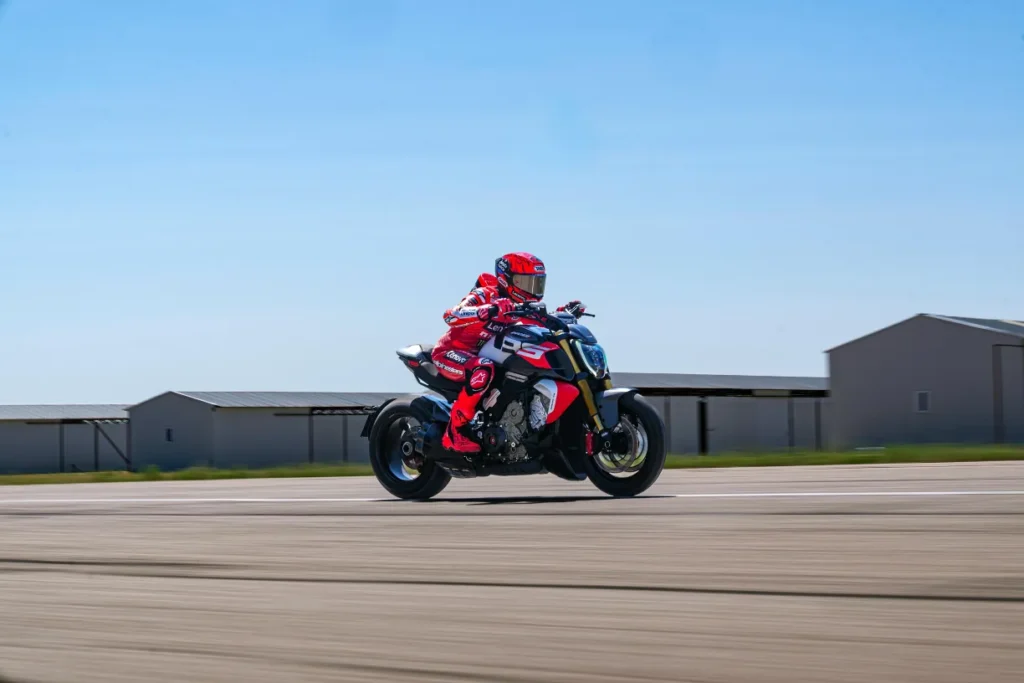 ducati diavel v4 rs 2026 le muscle cruiser qui passe de 0 à 100 kmh en 2,5 secondes 25